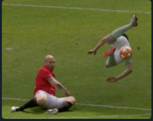 STAME, OLADI MALO: Holanđanin ‘lomio’ protivnike u prijateljskom meču i podsetio šta nedostaje Junajtedu (VIDEO)