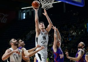 POČELO JE: KLS ‘udara kazne’ – prolivanje vode košta 24.000, košarkaš Partizana sankcionisan zbog dve različite patike!