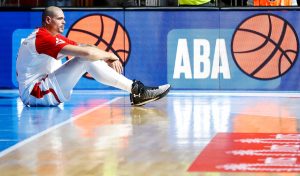 RASTALI SE ZVEZDA I CIRBES: Centar karijeru nastavlja u Kini