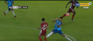 BOLIVIJSKI KASAPIN: Protivniku slomio nogu na dva mesta i završio mu sezonu (VIDEO)