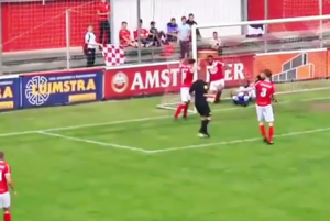SKANDAL U HOLANDIJI: Sudija postigao gol i sam sebi ga priznao! (VIDEO)
