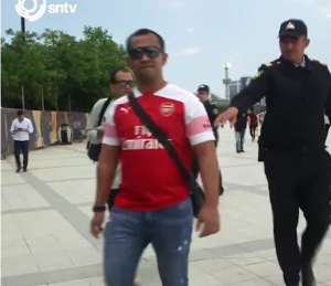 LUDNICA U BAKUU: Policija zaustavlja sve navijače Arsenala ako nose dres jednog igrača! (VIDEO)