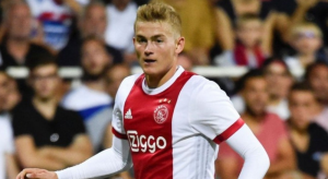 ČERUPANJE AJAKSA: Posle de Jonga, Barselona dovodi i de Lihta