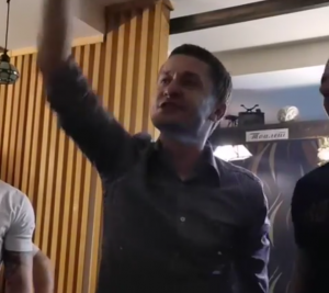 PIĆE, NARGILE I MUZIKA: Sale u prvom planu, Savo se latio mikrofona – na proslavi i povratnik u tim Partizana! (VIDEO)