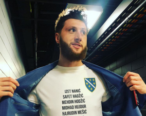 VELIKI SKANDAL: Jusuf Nurkić provocirao Jokića majicom, a Nikola mu očitao lekciju iz ponašanja! (FOTO) (VIDEO)