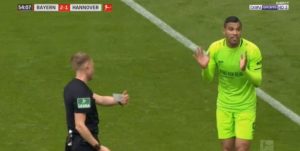 BUNDESLIGA: Bio na terenu devet minuta, dao gol Bajernu, pa gurnuo golmana za žuti – ošamario Kimiha i dobio crveni! (VIDEO)