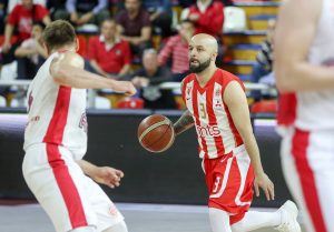 SUPERLIGA: Zvezda pobedom u Železniku osigurala prvo mesto!