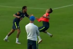 NEJMAROVE FRUSTRACIJE: Debitant u reprezentaciji fintom ponizio glavnu zvezdu, napadač PSŽ-a odreagovao divljački (VIDEO)