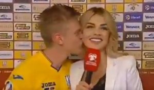 KOPIRAO KASILJASA I RAJKOVIĆA: Zinčenko poljubio novinarku pred kamerama (VIDEO)