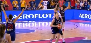 ‘OPAAAA’: Trojka Jelene Bruks sa pola terena i fenomenalan uzvik Petra Dende (VIDEO)