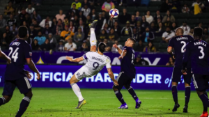 ON JE ‘LUD’, ON JE ČUDO, ON JE IBRAKADABRA: ‘Makazice’ Zlatana za dobro jutro fudbalski svete (VIDEO)