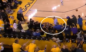 DIGLA SE ‘KUKA I MOTIKA’: Ozbiljan skandal na trećoj utakmici finala uzdrmao NBA ligu, Lebron bez kompromisa (VIDEO)