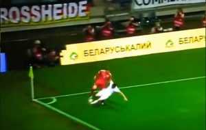 MOŽE DA PREĐE NA NEKU DRUGU POZICIJU: Nojer izveo maesterlni dribling protiv Belorusije (VIDEO)