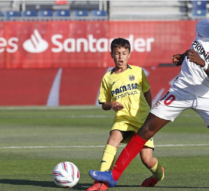 GORI INTERNET: Ovaj igrač Sevilje ima 12 godina samo ako se rodio sa 18! (FOTO)