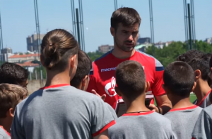 KRAJ PRVOG KAMPA U BEOGRADU: Dodela diploma i ljubav prema Zvezdi na pet jezika (VIDEO)