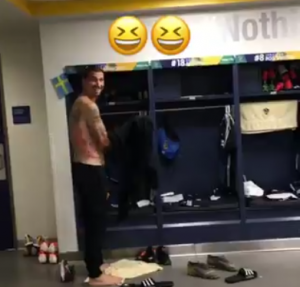 VESELO U SVLAČIONICI GALAKSIJA: Zlatan Ibrahimović pravi žurku uz poznati srpski hit (VIDEO)