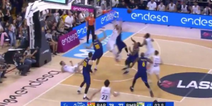 KAKVA LUDNICA U ‘BLAUGRANI’: Kampaco se okliznuo, Real promašio zicer za pobedu – Pešić i Barsa preživeli (VIDEO)