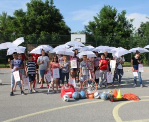 SUZE RADOSNICE: Lajović, Đere, Krajinović obradovali decu u Goraždevcu