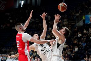 NOVE KAZNE KLS: Na meti Partizan zbog baklje i delegat, upozorenje klubovima zbog vređanja sa tribina!