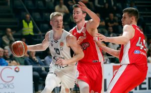 FOTO-UBOD IZ ŽELEZNIKA: Čović uz košarkaše Zvezde ‘snima’ večitog rivala