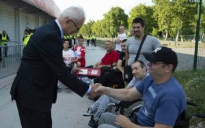 PRVI PUT U ISTORIJI: Zvezda uručila besplatne sezonske za osobe sa invaliditetom (VIDEO)