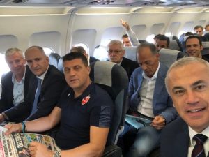 ZA MNOGE IZNENAĐENJE: Bivši član UO Partizana sa čelnicima Zvezde u avionu za Helsinki (FOTO)