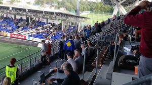 SUKOB U HELSINKIJU: Blizak susret navijača HJK-a i Zvezde – na stadionu provokacija Albanaca sa zastavom Kosova! (VIDEO)