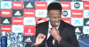 PREŽIVEO JE: Militau pozlilo tokom predstavljanja (VIDEO)