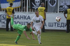 MNOGI SU BILI ZBUNJENI: Nemanja Vidić, bivši igrač Mančestera junajteda, danas je igrao protiv Partizana?! (FOTO)