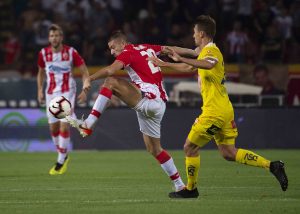 DELIJE ZADOVOLJNO TRLJAJU RUKE: Navijači zvezde upozoravaju na jednu stvar!