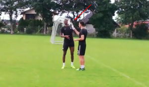 ŠALJIV DOČEK: Ostojić ‘nasankao’ Sadika čuvenom forom sa flašicom vode, Nigerijac mu odgovorio – ‘Osvetiću ti se!’ (VIDEO)