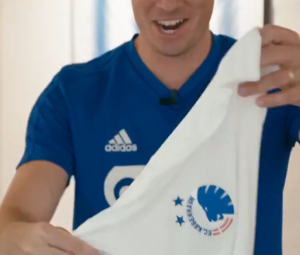 PRAVO IZ ‘VEŠ MAŠINE’: Kopenhagen doveo bivšeg premijerligaša, predstavio ga na originalan način (VIDEO)