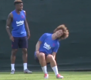 AU, ŠTA SE OVO DESILO: Grizman dva puta ‘obrukan’ na prvom treningu u Barsi (VIDEO)