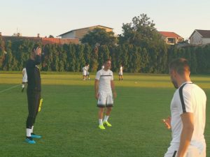 VESELO NA TRENINGU: Natko prošao inicijaciju i zvanično postao deo Partizana (VIDEO)