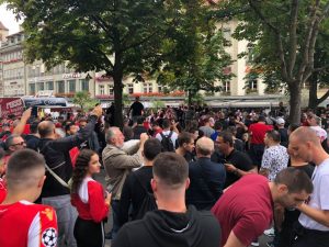 KRCATO U BERNU: Pogledajte atmosferu u centru grada par sati pre početka utakmice (VIDEO)