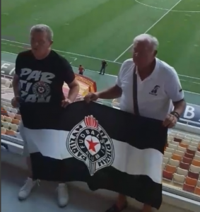 FOTO-UBOD: ‘Grobari’ već stigli u Tursku, izlepljen stadion Malatije… (VIDEO)