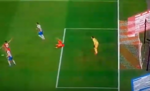 BL: Grujić prvo pogodio, a onda napravio glupost i udario Levandovskog, ipak Bajern štucnuo… (VIDEO)