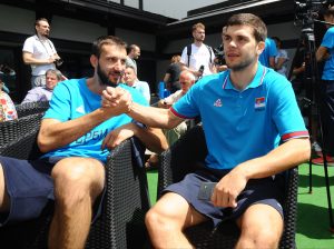 ŠTA KAŽU KLADIONICE: Amerikanci i dalje favoriti za pehar u Kini, kako se kotira Srbija (FOTO)