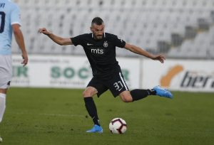 PRILKA DA SE POSVETIMO PORODICI: Defanzivac Partizana dobar primer kako provesti vreme u karantinu (VIDEO)