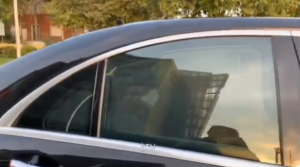 PRVI SNIMAK MIHAJLOVIĆA: Sa zaštitnom maskom krenuo ka stadionu, emotivnom porukom se oglasio Deki Stanković (VIDEO)