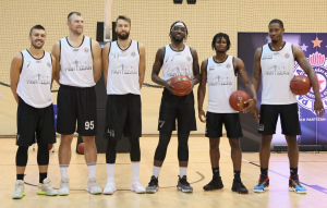 GROBARI ĆE GA ZAVOLETI: Rašon Tomas o hapšenju u Americi i šta svakog dana govori zvezdašima na ulici!