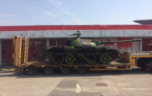 OŠTRA PROVOKACIJA IZ ZAGREBA: Crveno-beli postavili Tenk, a Bed blu bojsi su odgovorili na ovaj način (FOTO)