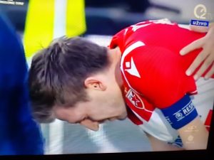 ‘NAPAD NA MARINA’: ‘Grobari’ gađali plejmejkera Zvezde topovskim udarom (FOTO)