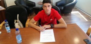 ČUKARIČKI MISLI NA BUDUĆNOST: Jovan Lukić potpisao profesionalni ugovor (FOTO)