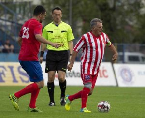 HUMANI GEST: Veterani Zvezde na revijalnoj utakmici u Banja Luci