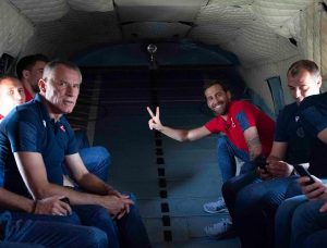 ZVEZDA TV: Boaći ušao u avion kojim je Zvezda otišla u Bari, usledila je poruka koja će oduševiti ‘Delije’