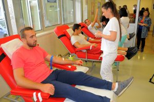 HUMANI KRAGUJEVČANI: Vaterpolisti Radničkog u akciji davanja krvi