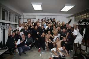 CRNO-BELA PORODICA: Fudbaleri Partizana pobedu u derbiju proslavili u kafani (FOTO)