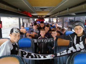 FOTO-UBOD: Kolone autobusa stižu u Humsku (FOTO)