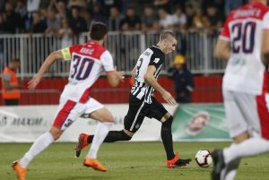 HOLANDSKI ‘TELEGRAF’: Nudili su Ajaksu da dođe Pavlović, evo zbog čega nije stigao u Amsterdam… (FOTO)